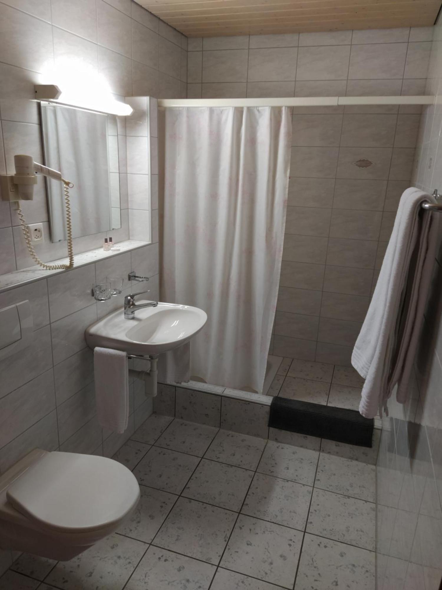 Motelina Wattwil Værelse billede